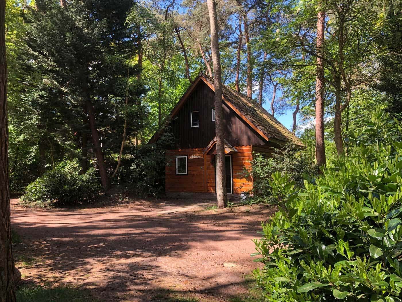 Athmospheric Holiday Home by the Meadow