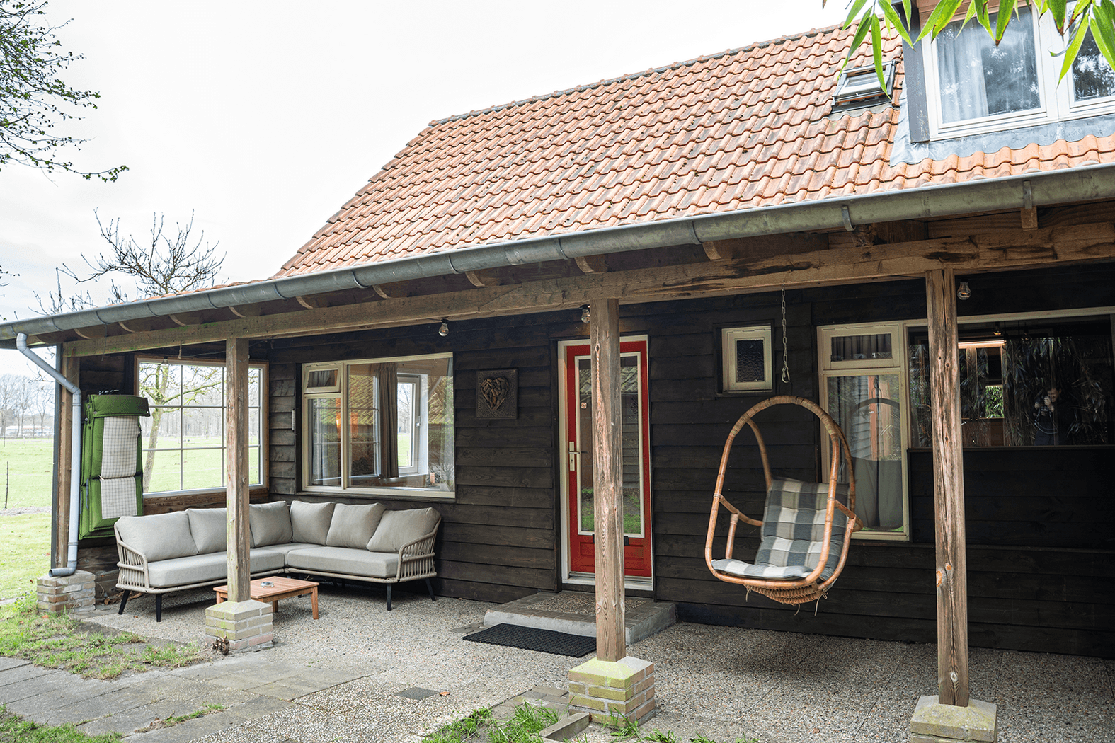 Lovely family lodge with hottub and large garden overlooking the meadow