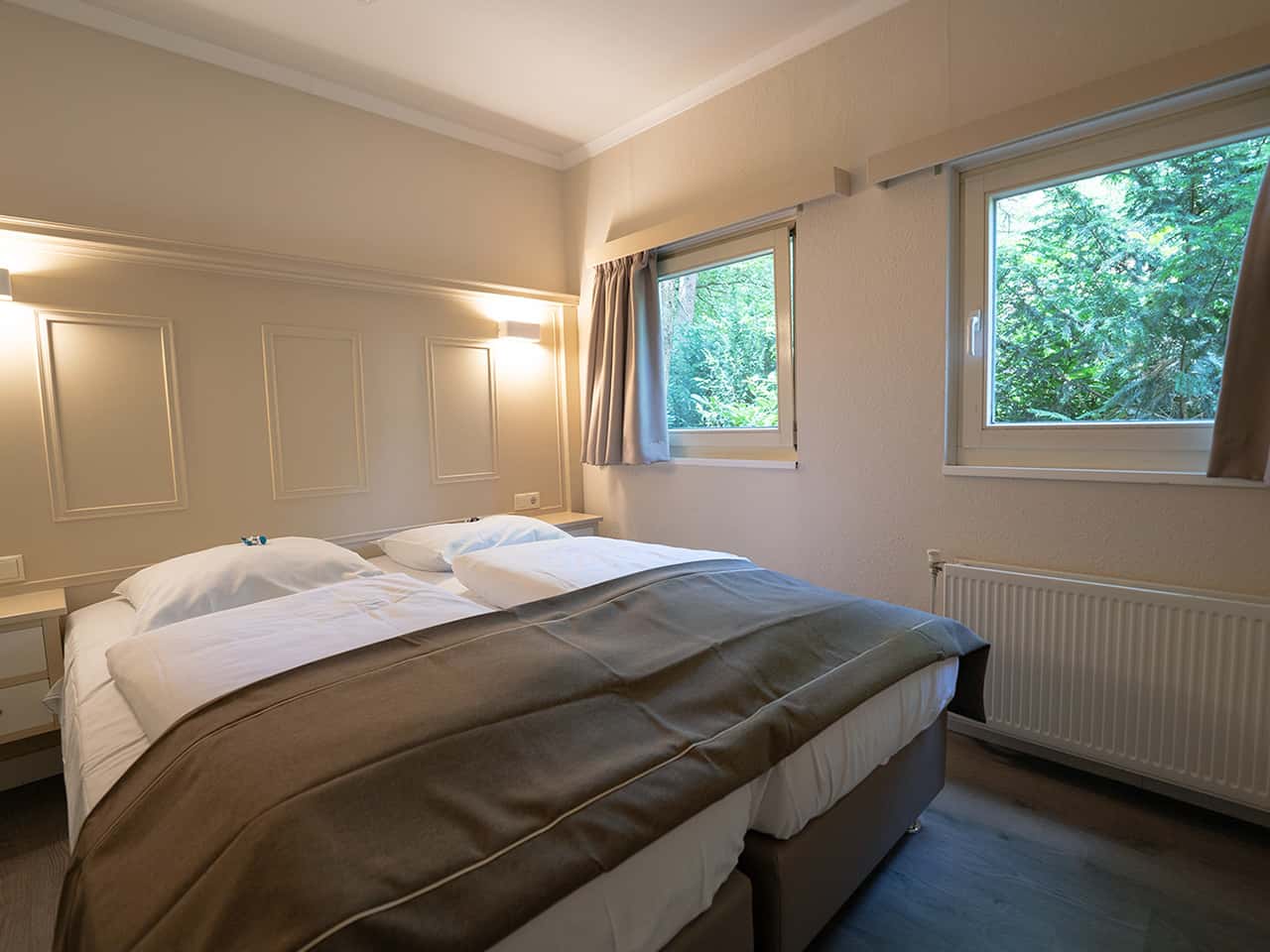 Ground-level holiday cottage overlooking the meadow